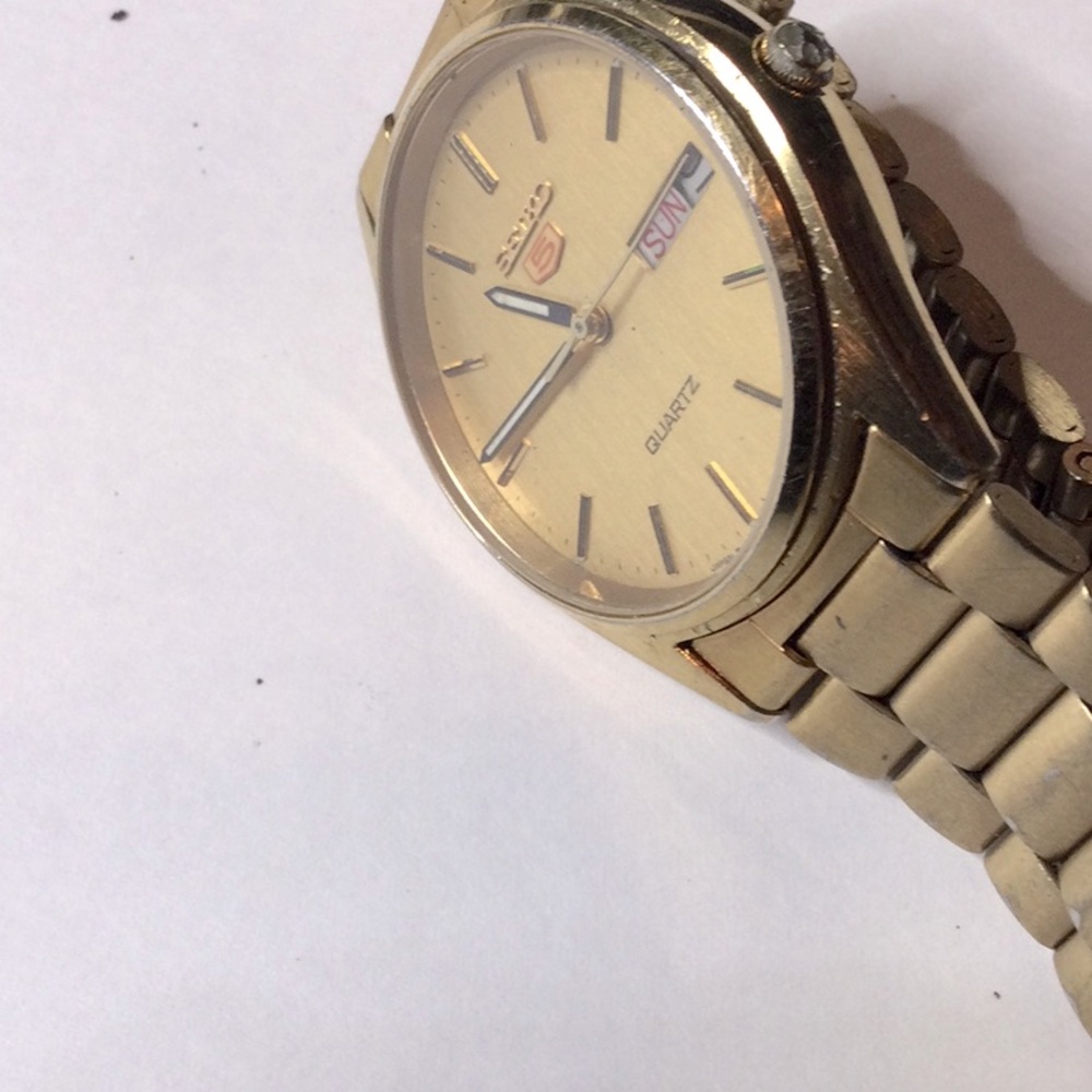 Seiko Gold Watch with Day Date Window and Metal Link Band